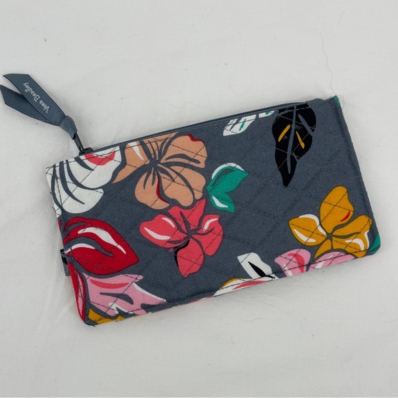 Vera Bradley Gray Pink Floral Quilted Fabric Wallet NWOT - Picture 2 of 7